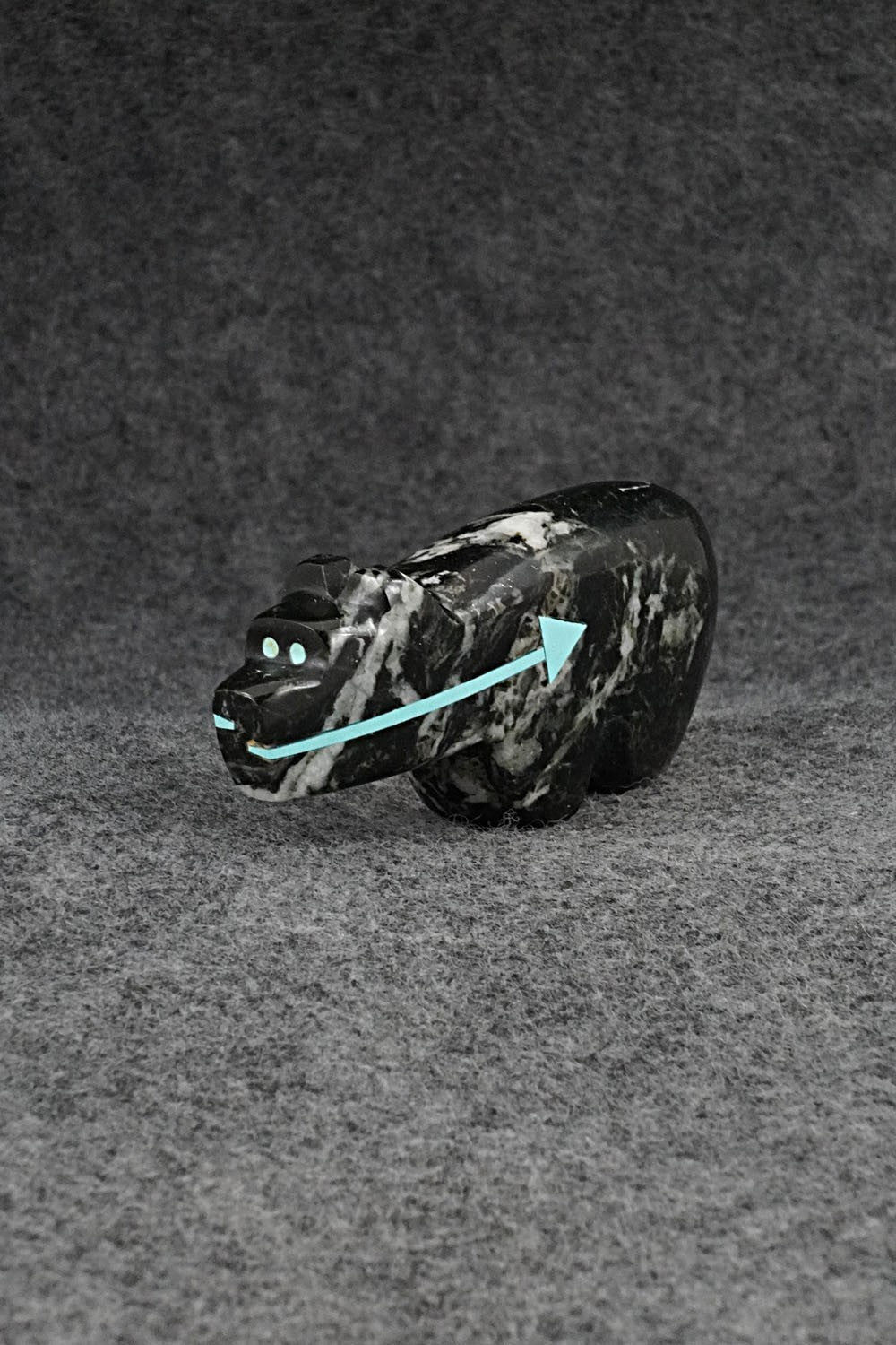 Bear Zuni Fetish Carving - Bernard Laiwakete