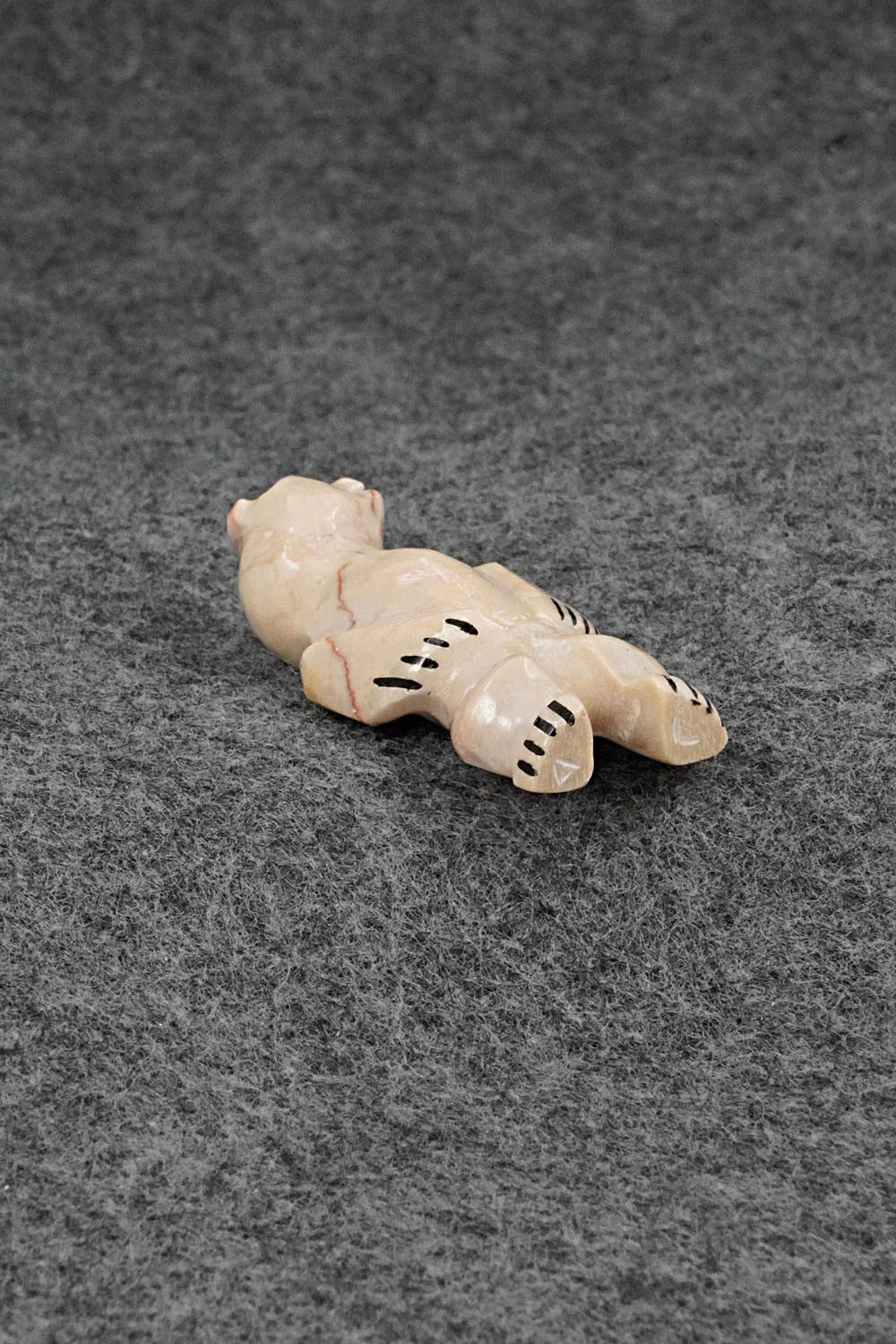 Bear Zuni Fetish Carving - Andres Lementino