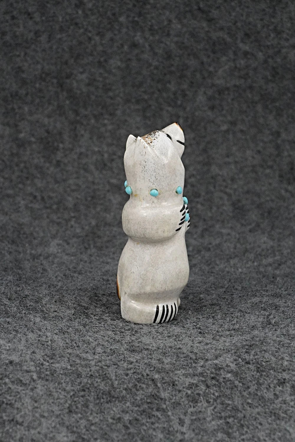 Bear Zuni Fetish Carving - Claudia Peina