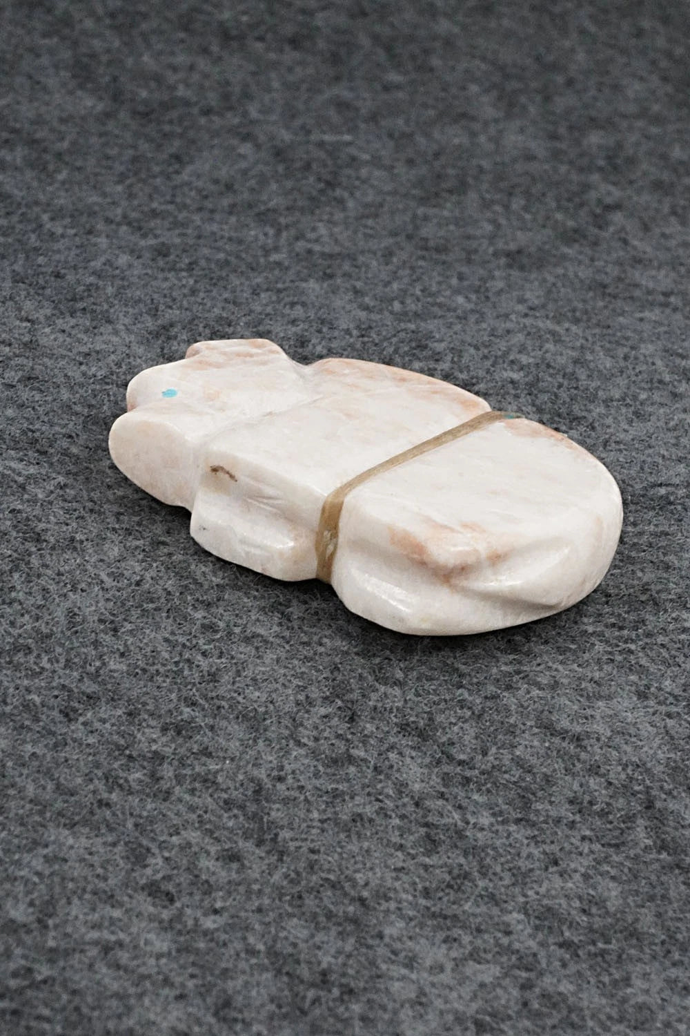 Bear Zuni Fetish Carving - Kinizi Hanawekee