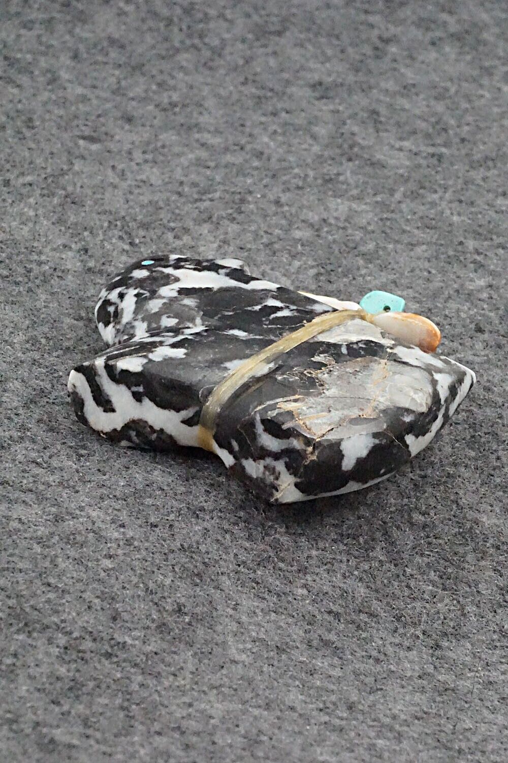 Bobcat Zuni Fetish Carving - Daphne Quam