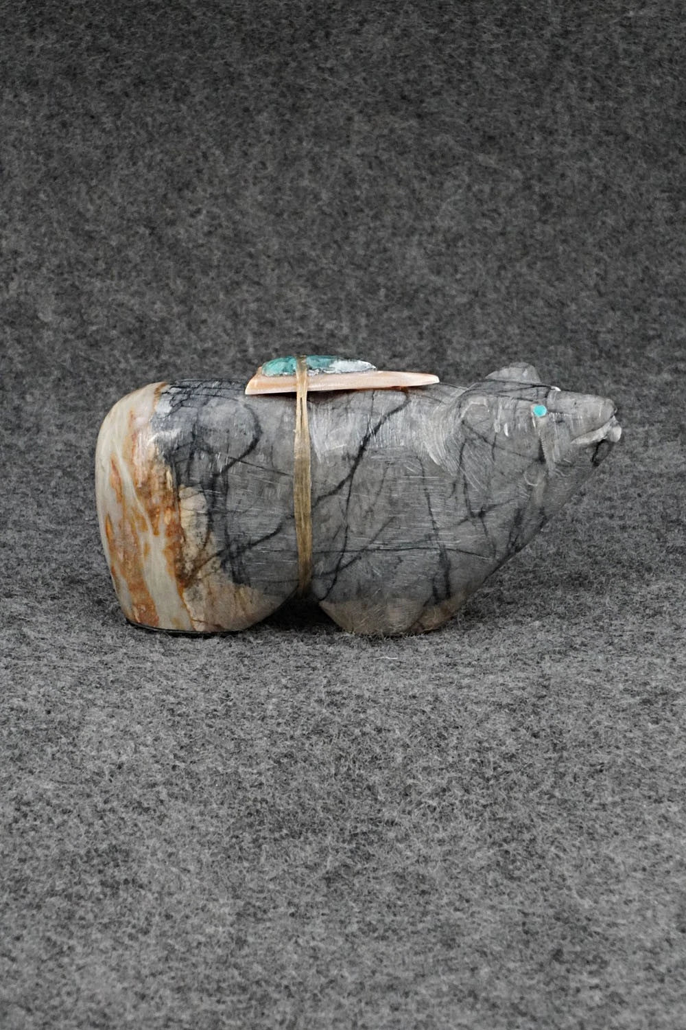 Bear Zuni Fetish Carving - Delvin Leekya
