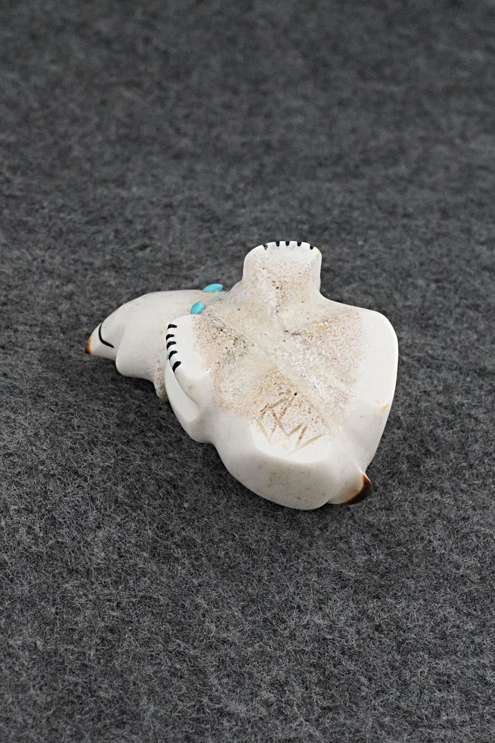 Bear Zuni Fetish Carving - Claudia Peina