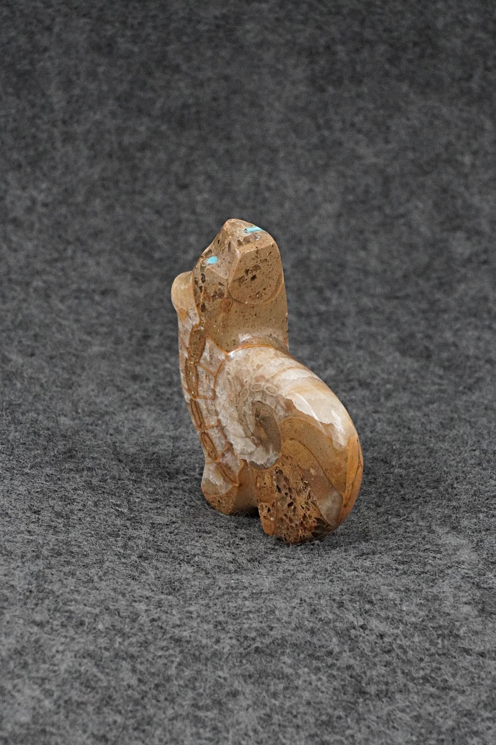 Bear Zuni Fetish Carving - Kenric Laiwekete