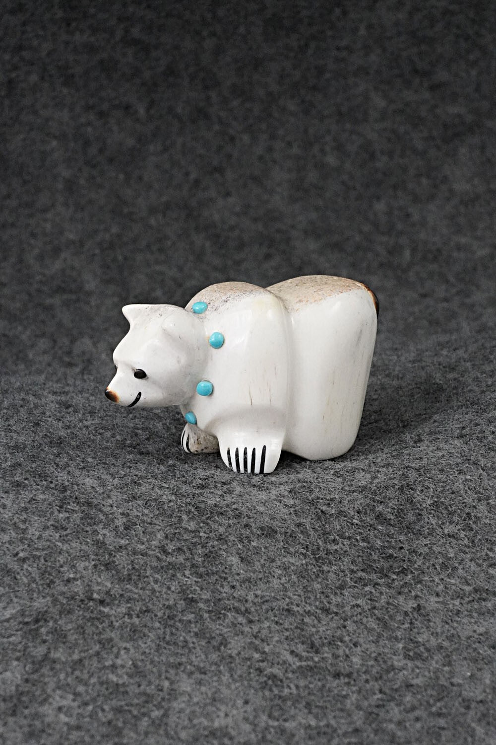 Bear Zuni Fetish Carving - Claudia Peina
