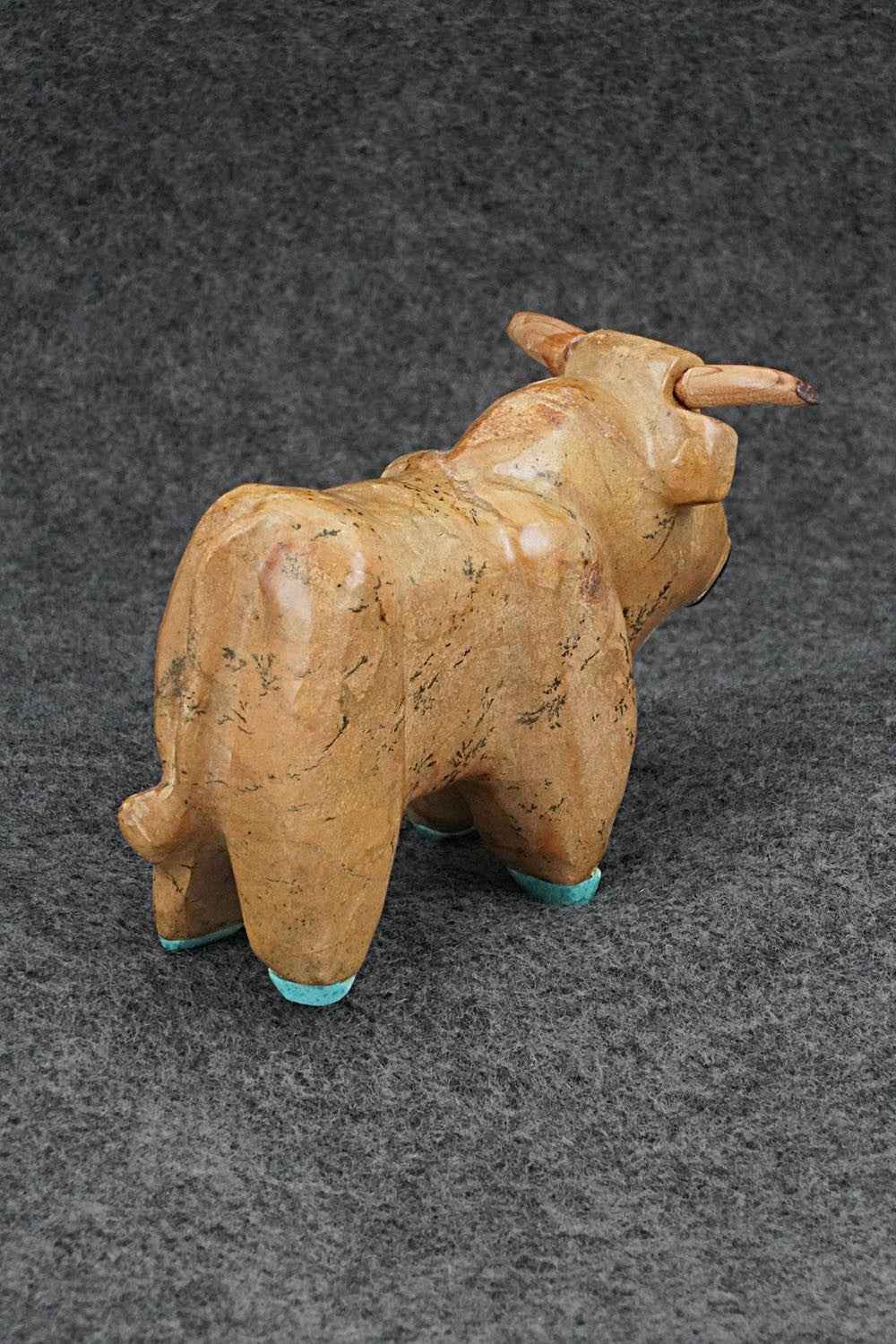 Bull Zuni Fetish Carving - Freddie Leekya