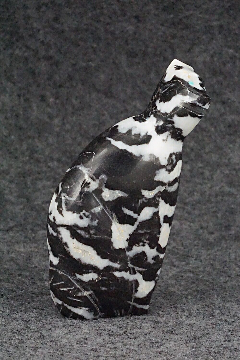Bear Zuni Fetish Carving - Daphne Quam