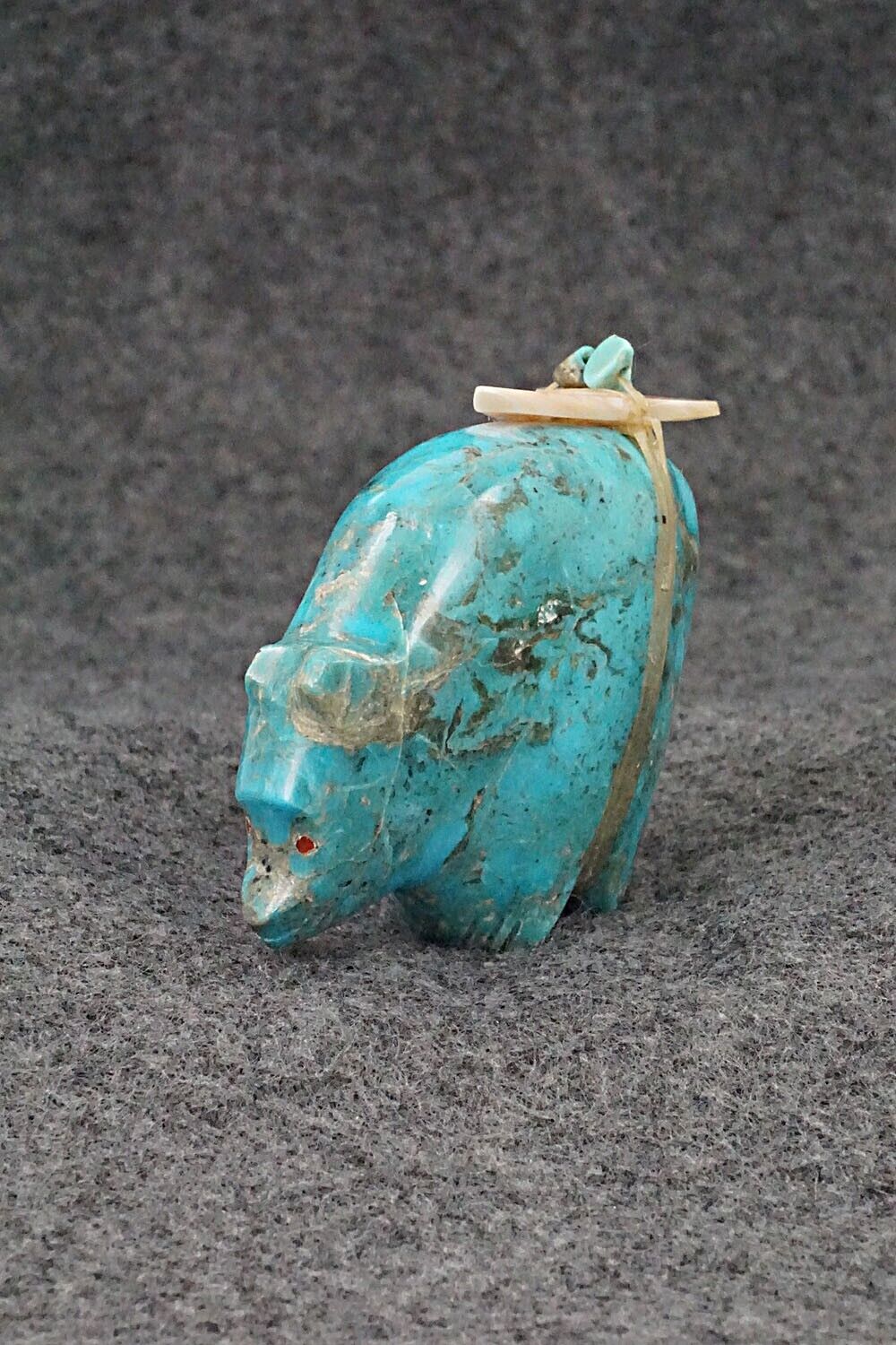 Bear Zuni Fetish Carving - Daphne Quam