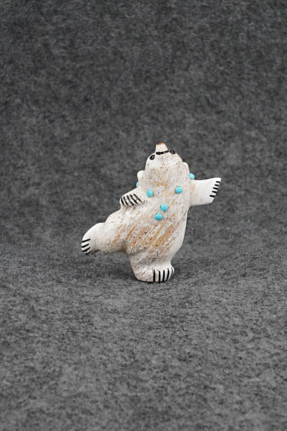 Bear Zuni Fetish Carving - Claudia Peina