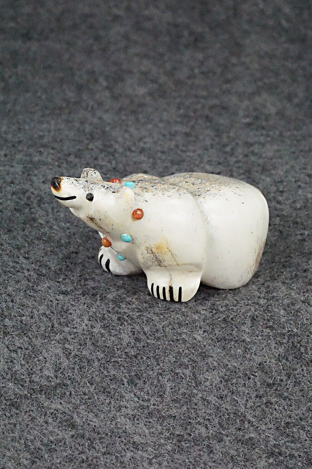 Bear Zuni Fetish Carving - Claudia Peina