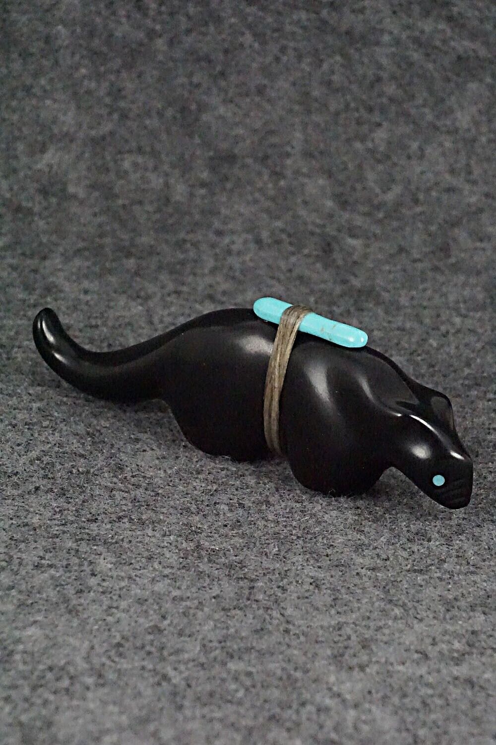 Mountain Lion Zuni Fetish Carving - Herbert Halate