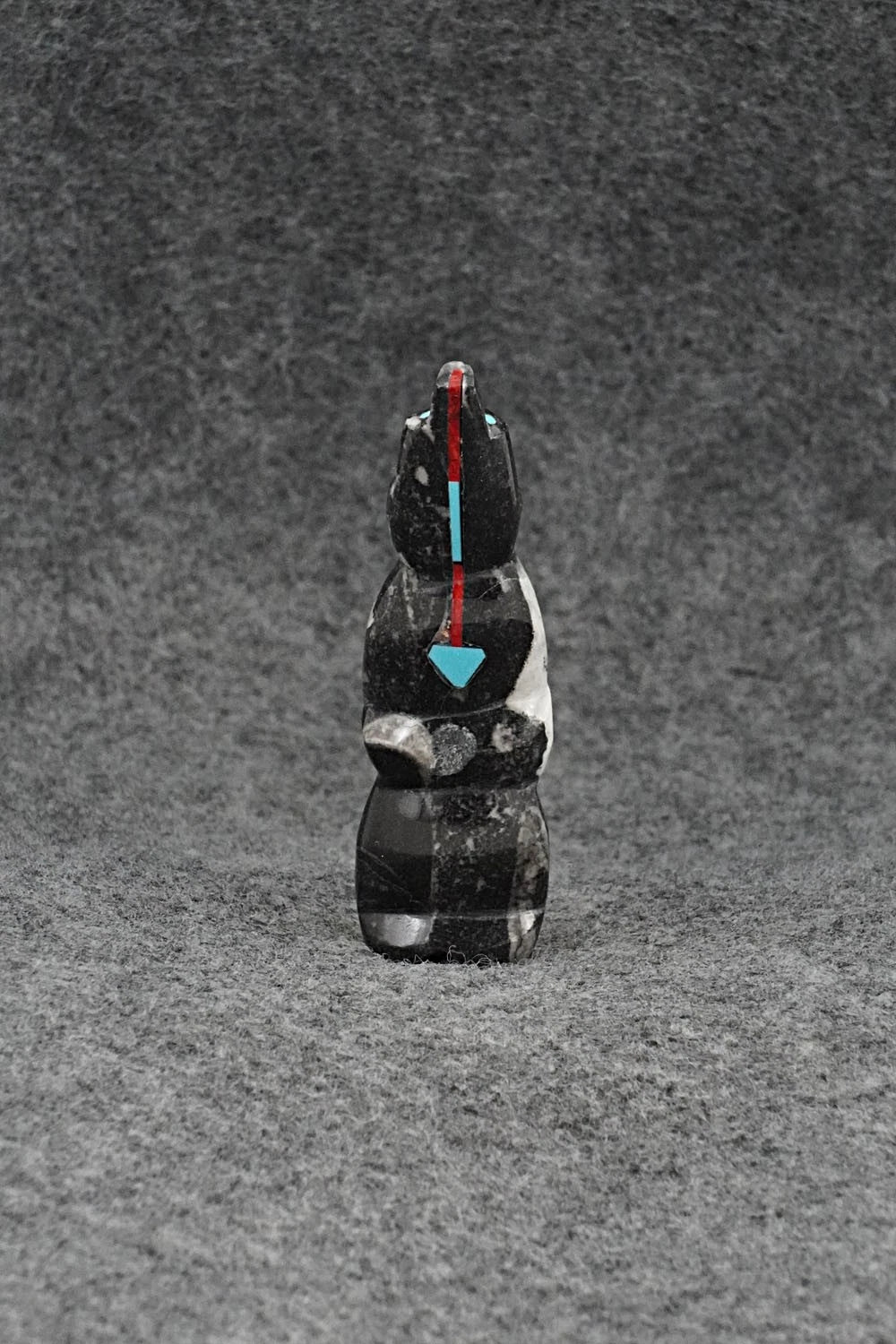 Bear Zuni Fetish Carving - Kenric Laiwakete