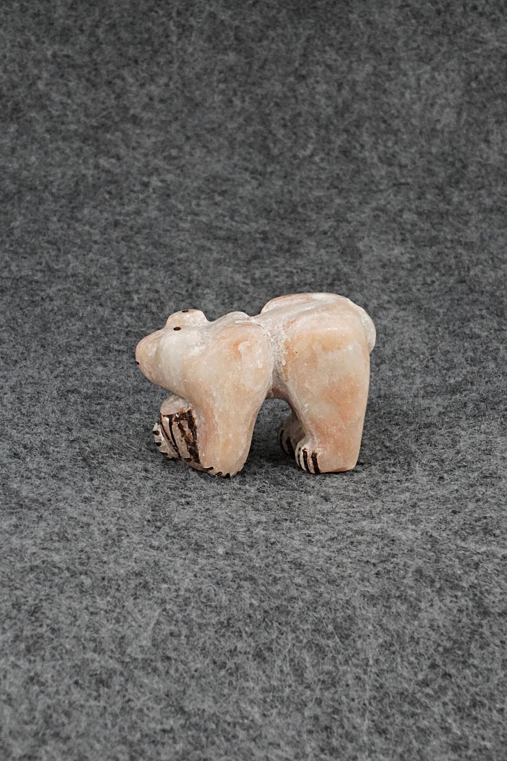 Bear Zuni Fetish Carving - Rick Kallestewa