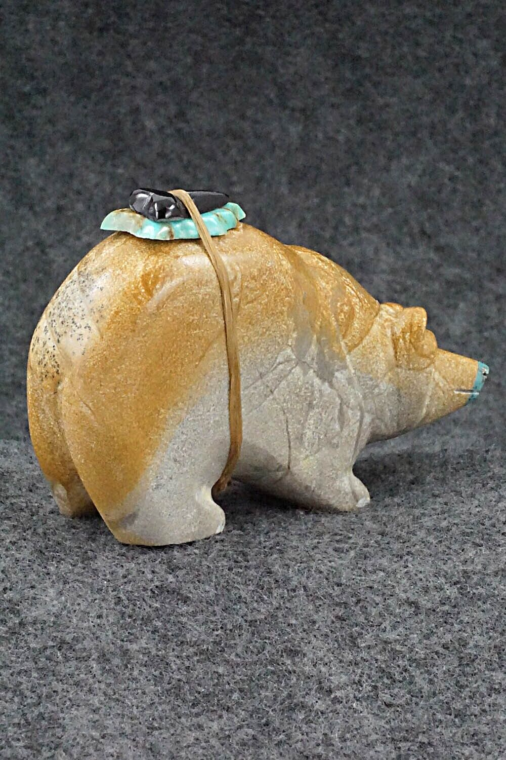 Bear Zuni Fetish Carving - Enrike Leekya