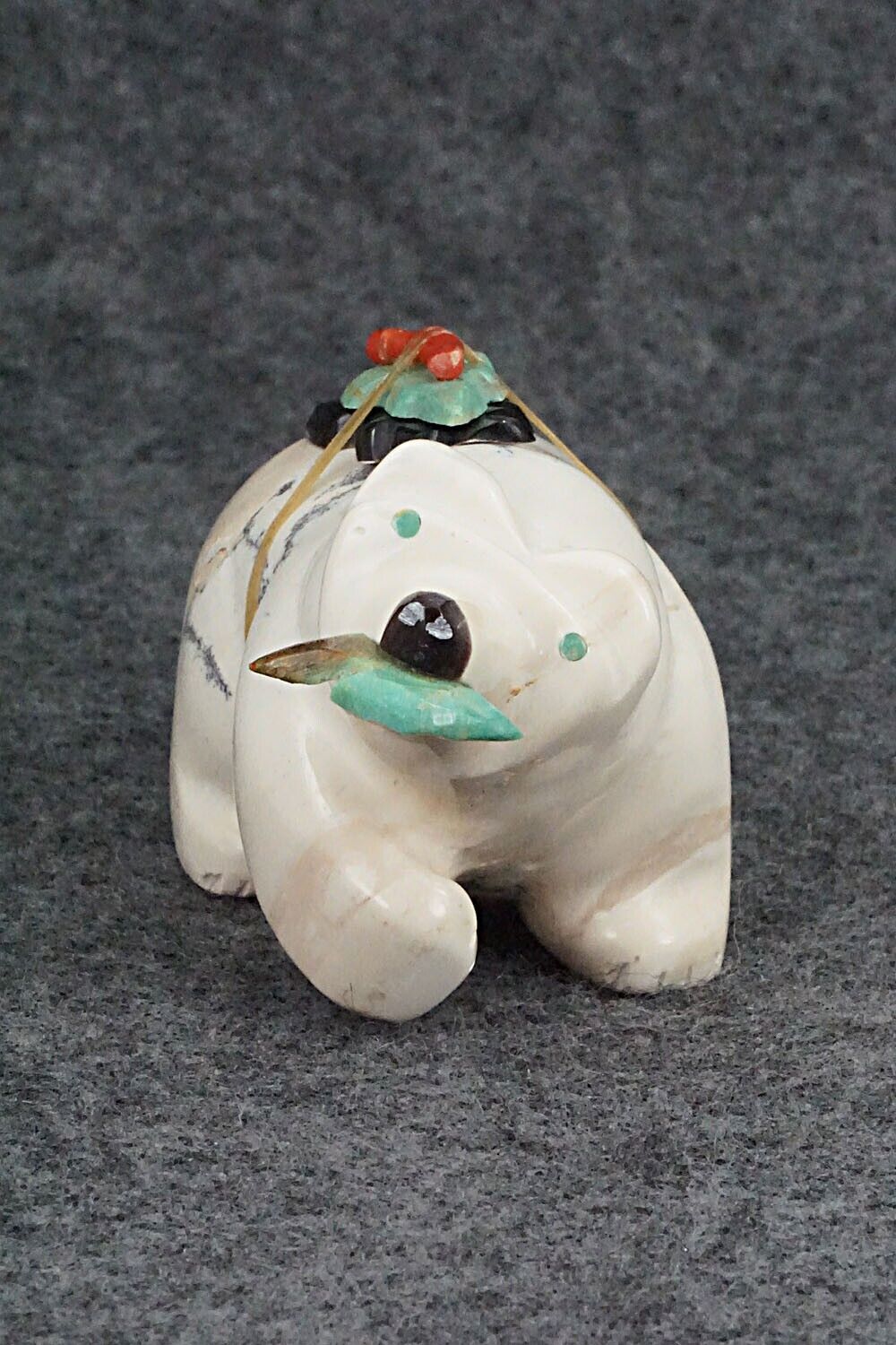 Bear with Fish Zuni Fetish Carving - Enrike Leekya