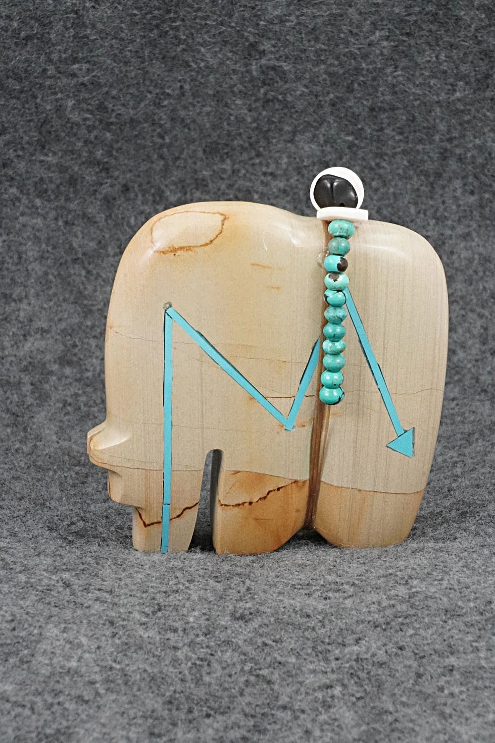 Bear Zuni Fetish Carving - Bernard Laiwekete