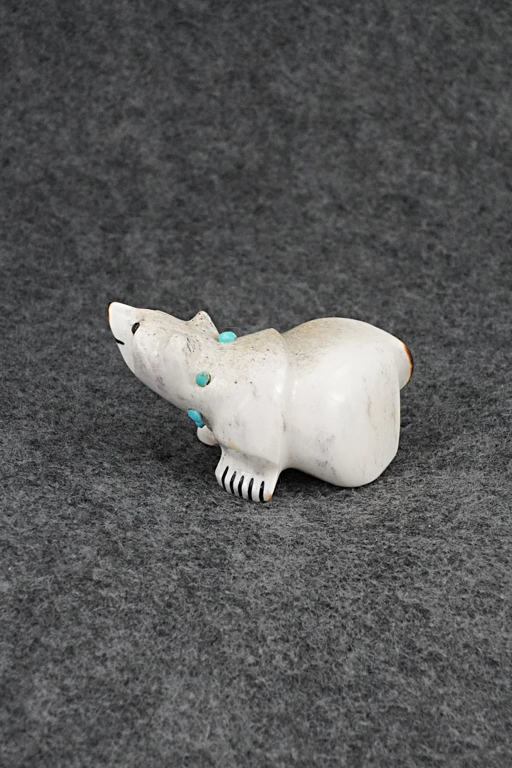 Bear Zuni Fetish Carving - Claudia Peina
