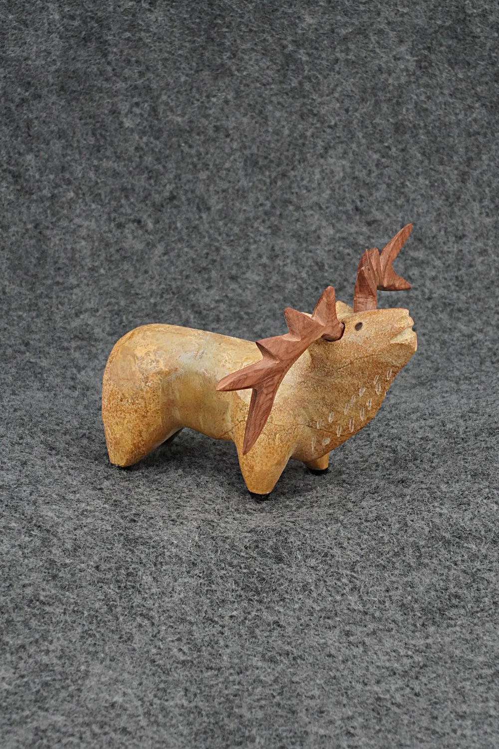 Elk Zuni Fetish Carving - Enrike Leekya