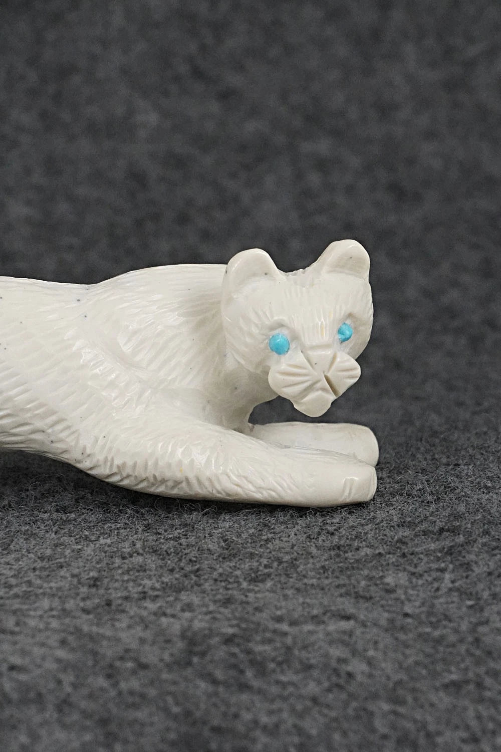 Mountain Lion Zuni Fetish Carving - Wilfred Cheama