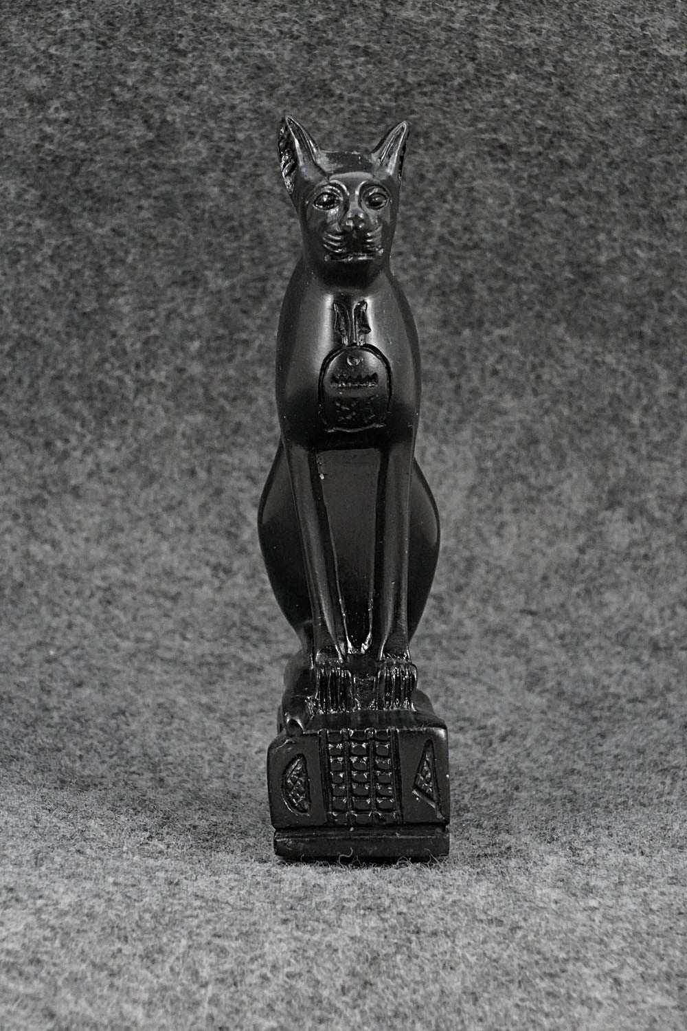 Cat Zuni Fetish Carving - Carlton Camosona