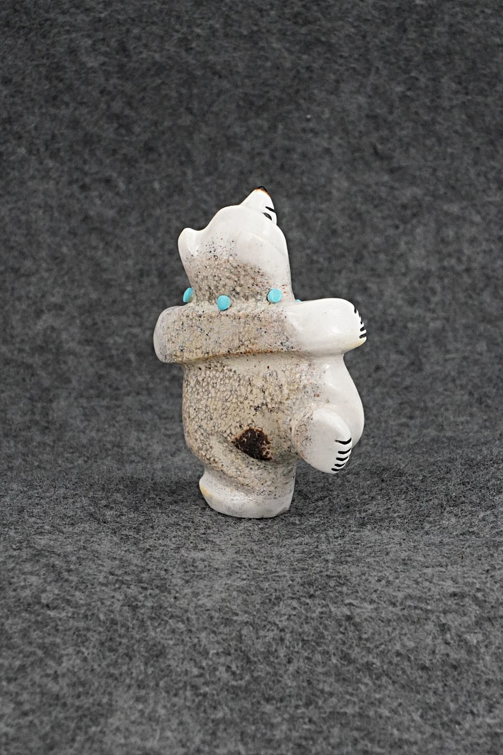 Bear Zuni Fetish Carving - Claudia Peina