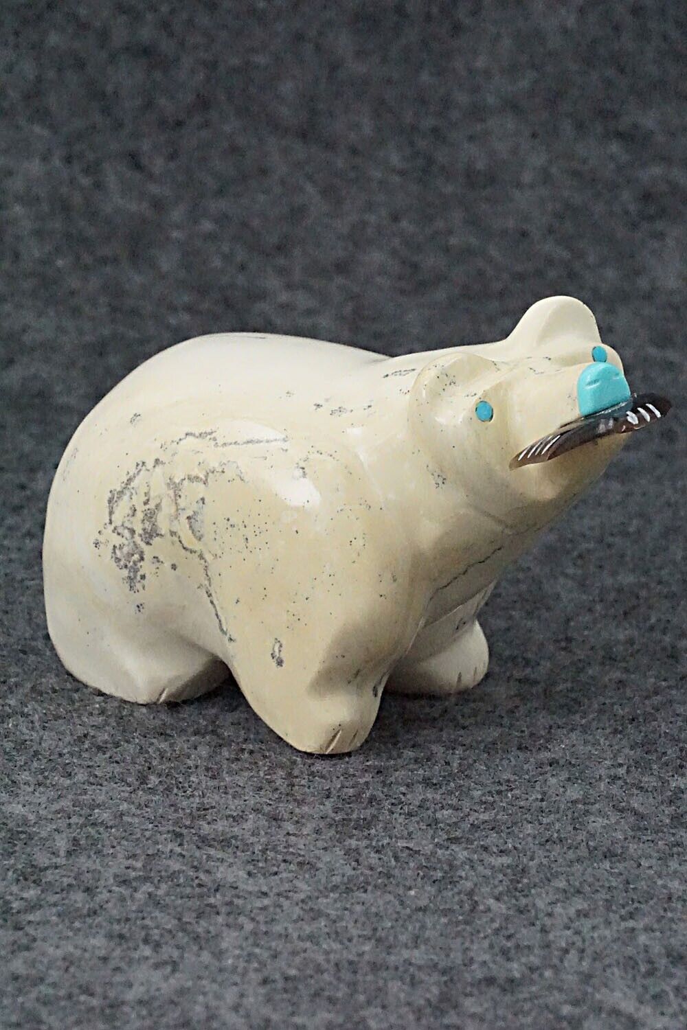 Bear with Fish Zuni Fetish Carving - Enrike Leekya