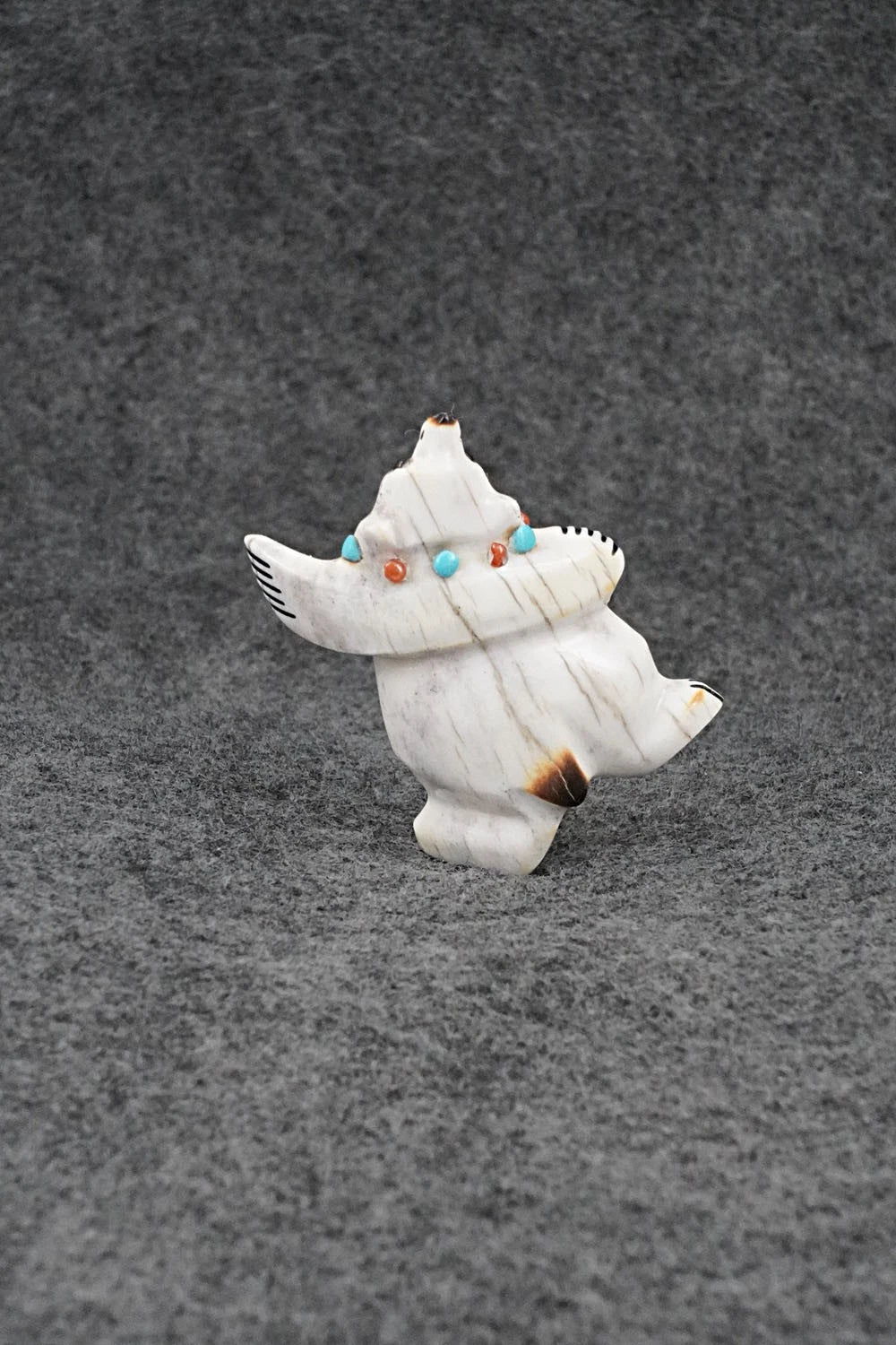 Bear Zuni Fetish Carving - Claudia Peina