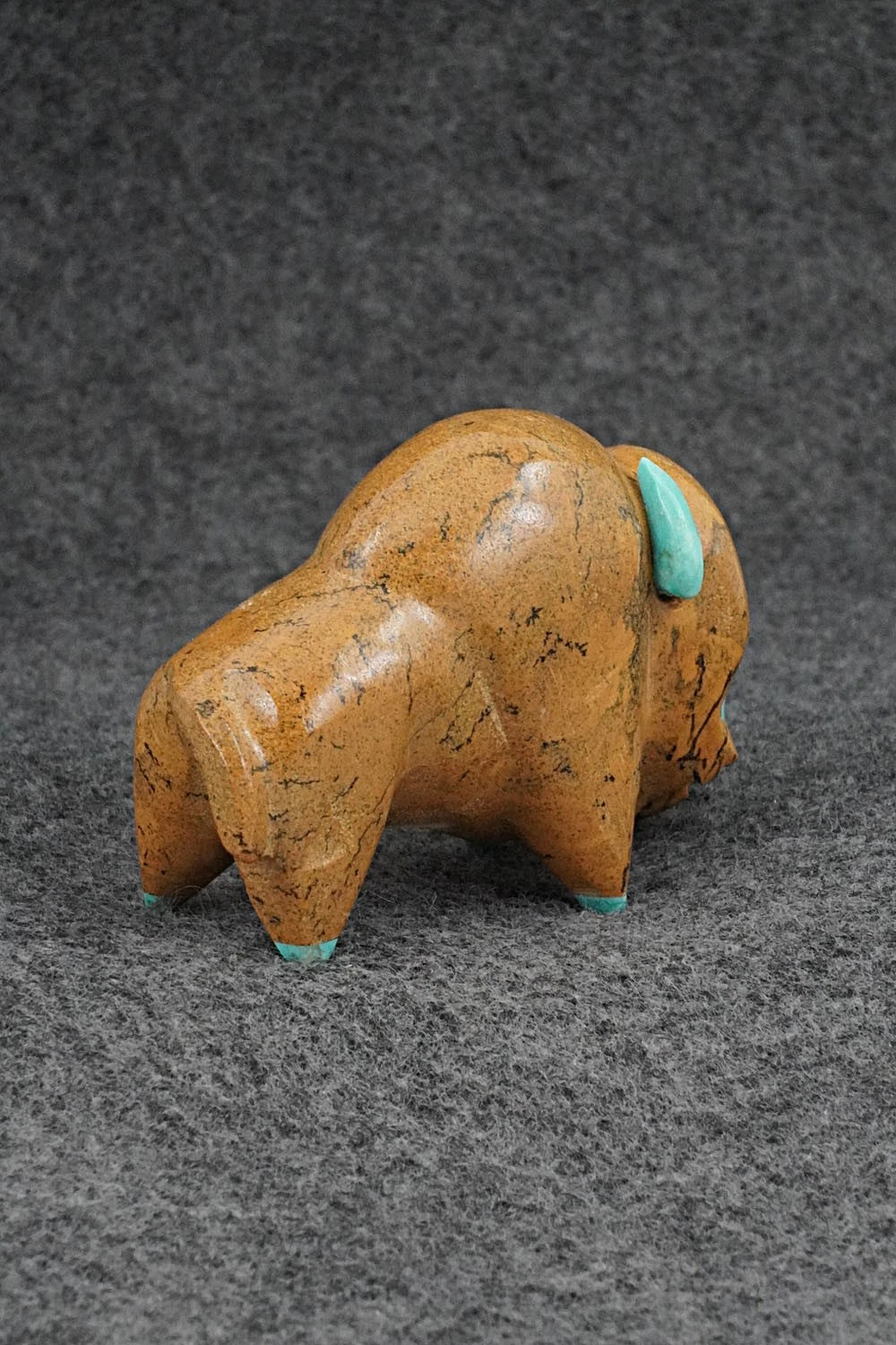 Buffalo Zuni Fetish Carving - Enrike Leekya