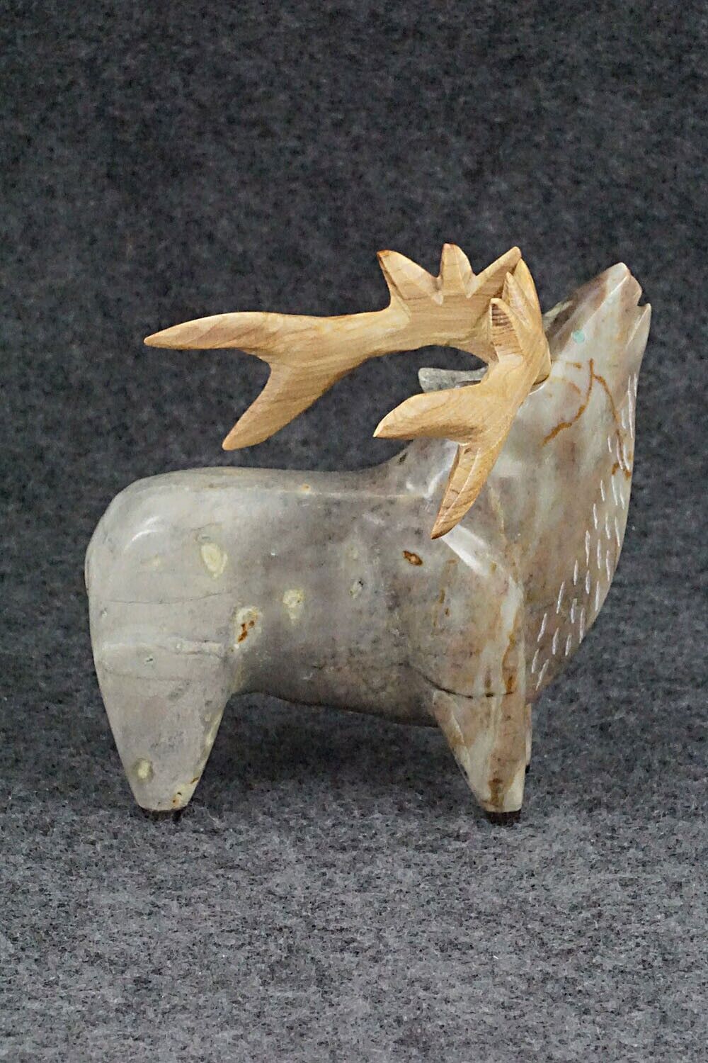 Elk Zuni Fetish Carving - Enrike Leekya