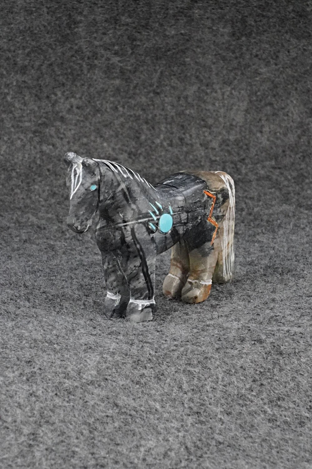 Horse Zuni Fetish Carving - Andres Lementino