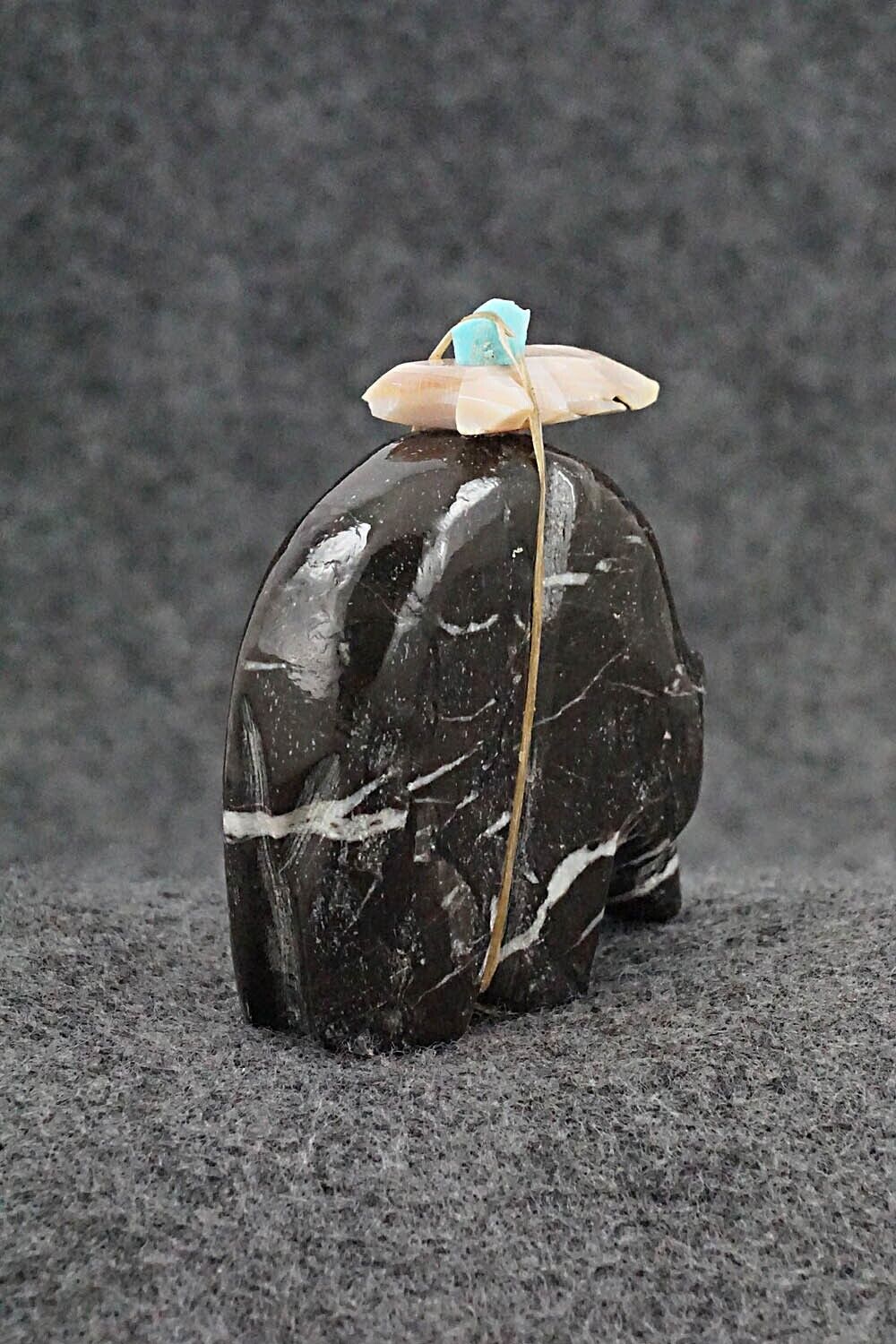 Bear Zuni Fetish Carving - Ariane Quam