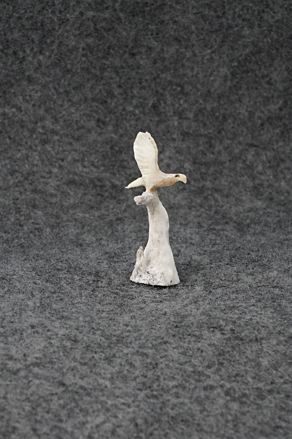 Eagle Zuni Fetish Carving - Ruben Najera