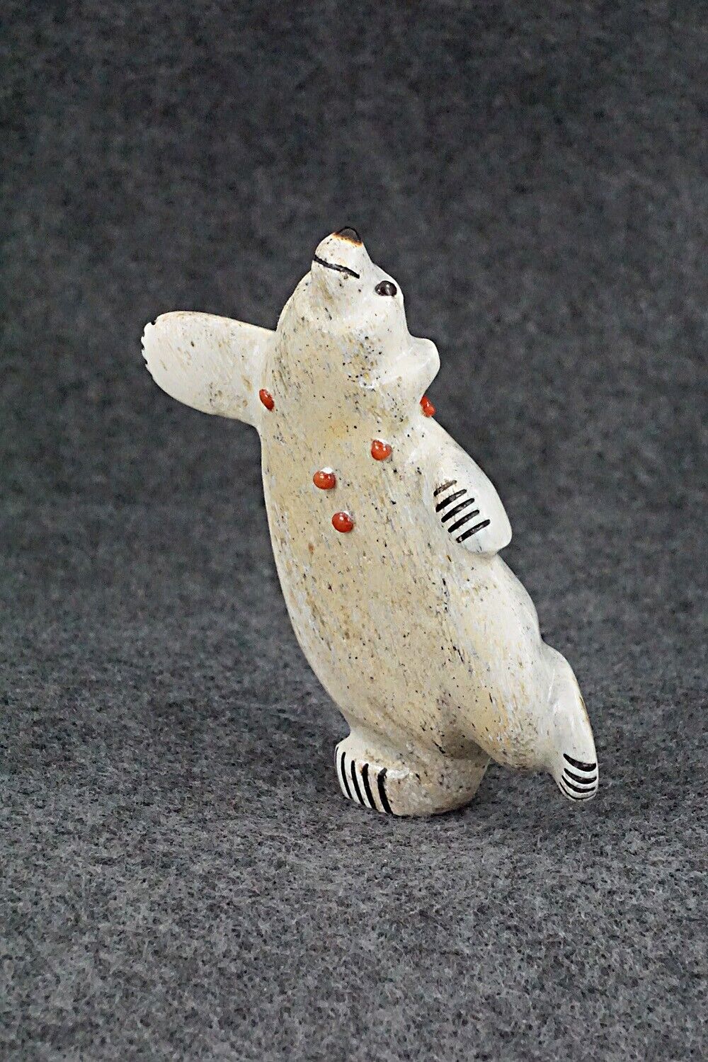 Bear Zuni Fetish Carving - Claudia Peina