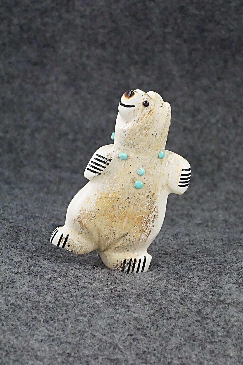 Bear Zuni Fetish Carving - Claudia Peina