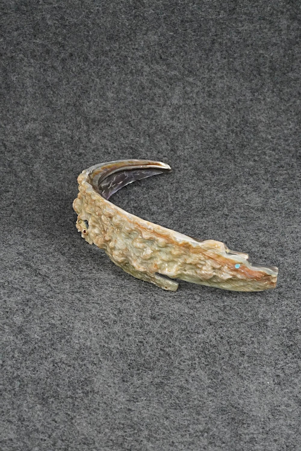 Bear Zuni Fetish Carving - Bernard Laiwekete
