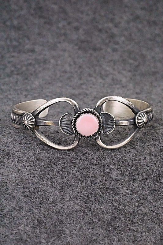 Pink Conch Shell & Sterling Silver Bracelet - Eva & Linberg Billah