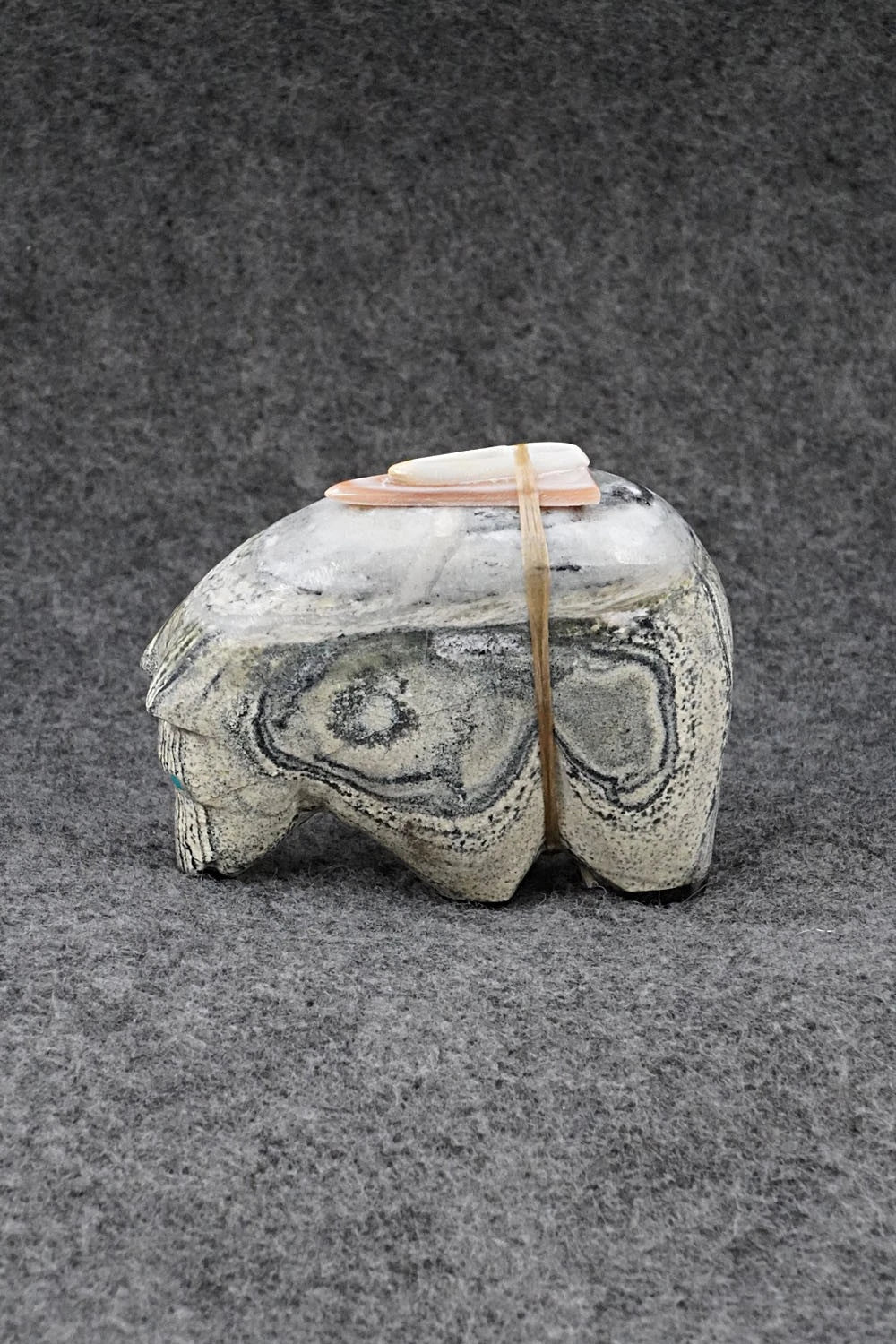 Bear Zuni Fetish Carving - Delvin Leekya
