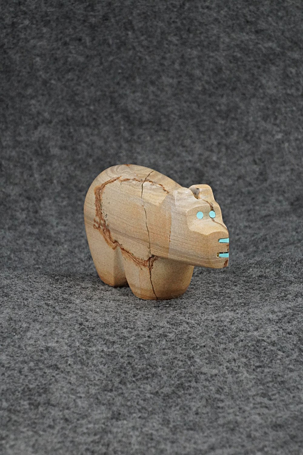 Bear Zuni Fetish Carving - Bernard Laiwakete