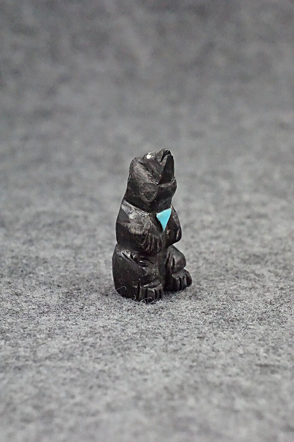 Bear Zuni Fetish Carving - Vander Tsethlikai