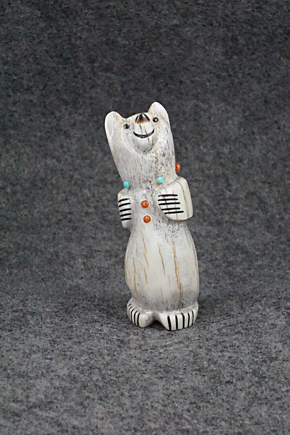 Bear Zuni Fetish Carving - Claudia Peina