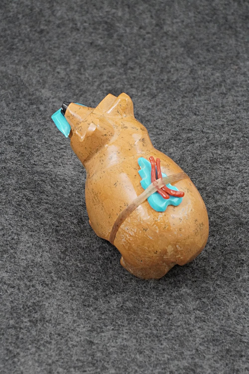 Bear Zuni Fetish Carving - Enrike Leekya