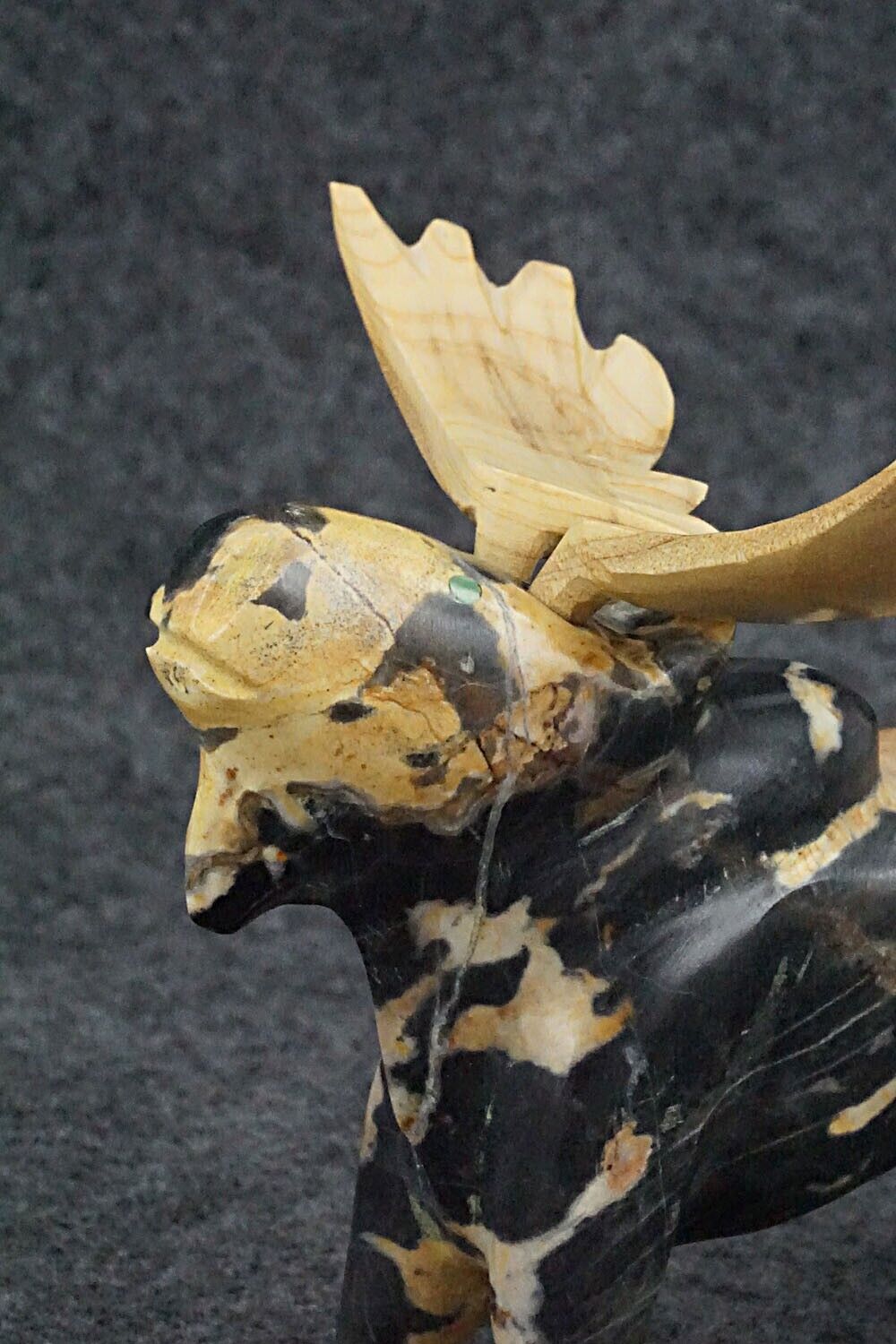 Moose Zuni Fetish Carving - Enrike Leekya