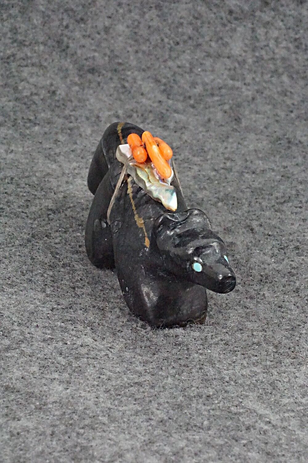 Wolf Zuni Fetish Carving - Donovan Laiwakete