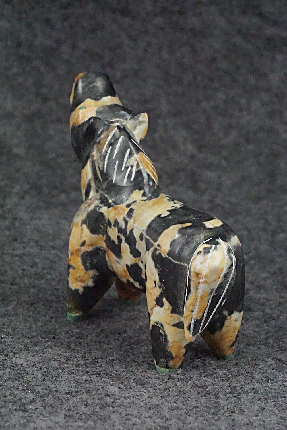 Horse Zuni Fetish Carving - Enrike Leekya