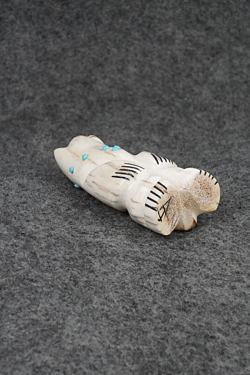 Bear Zuni Fetish Carving - Claudia Peina