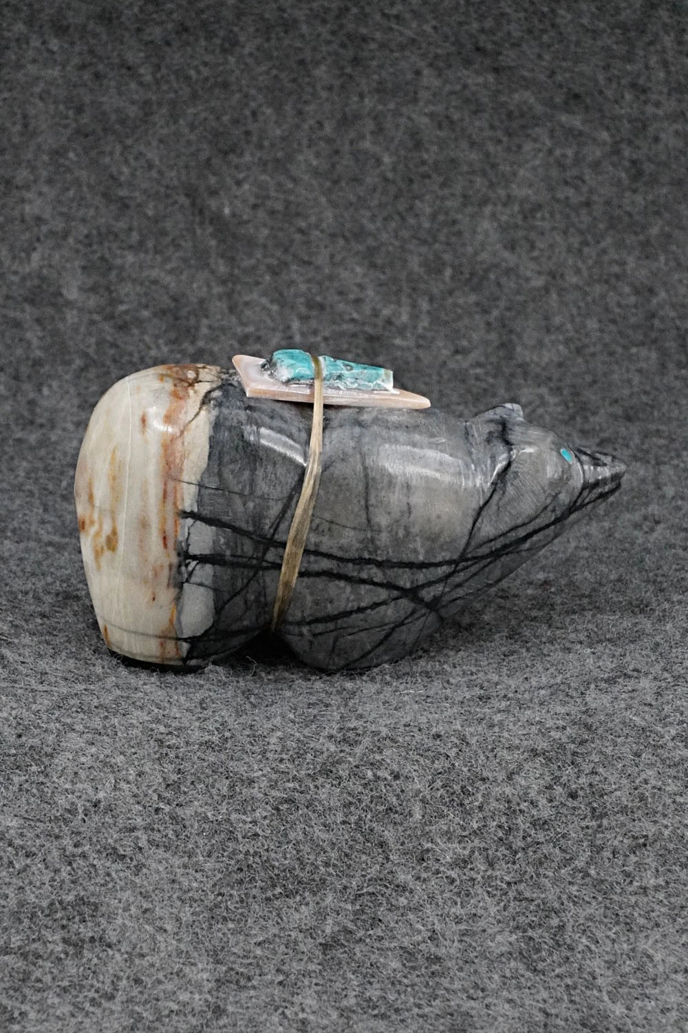 Bear Zuni Fetish Carving - Delvin Leekya