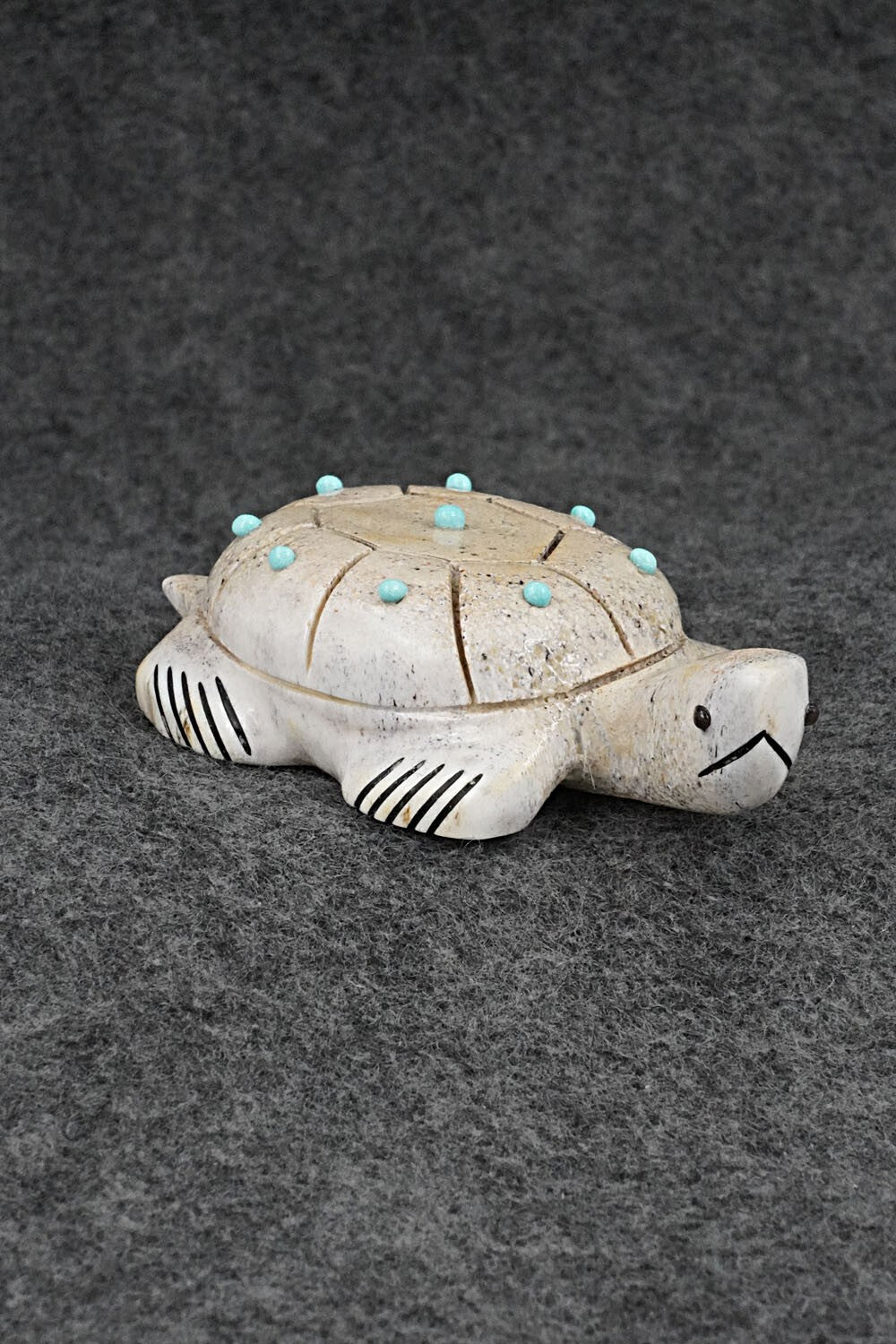 Turtle Zuni Fetish Carving - Claudia Peina
