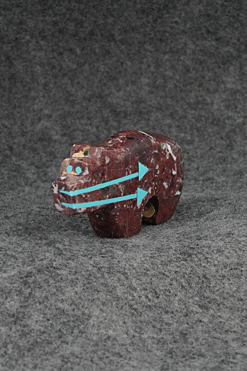 Bear Zuni Fetish Carving - Bernard Laiwakete