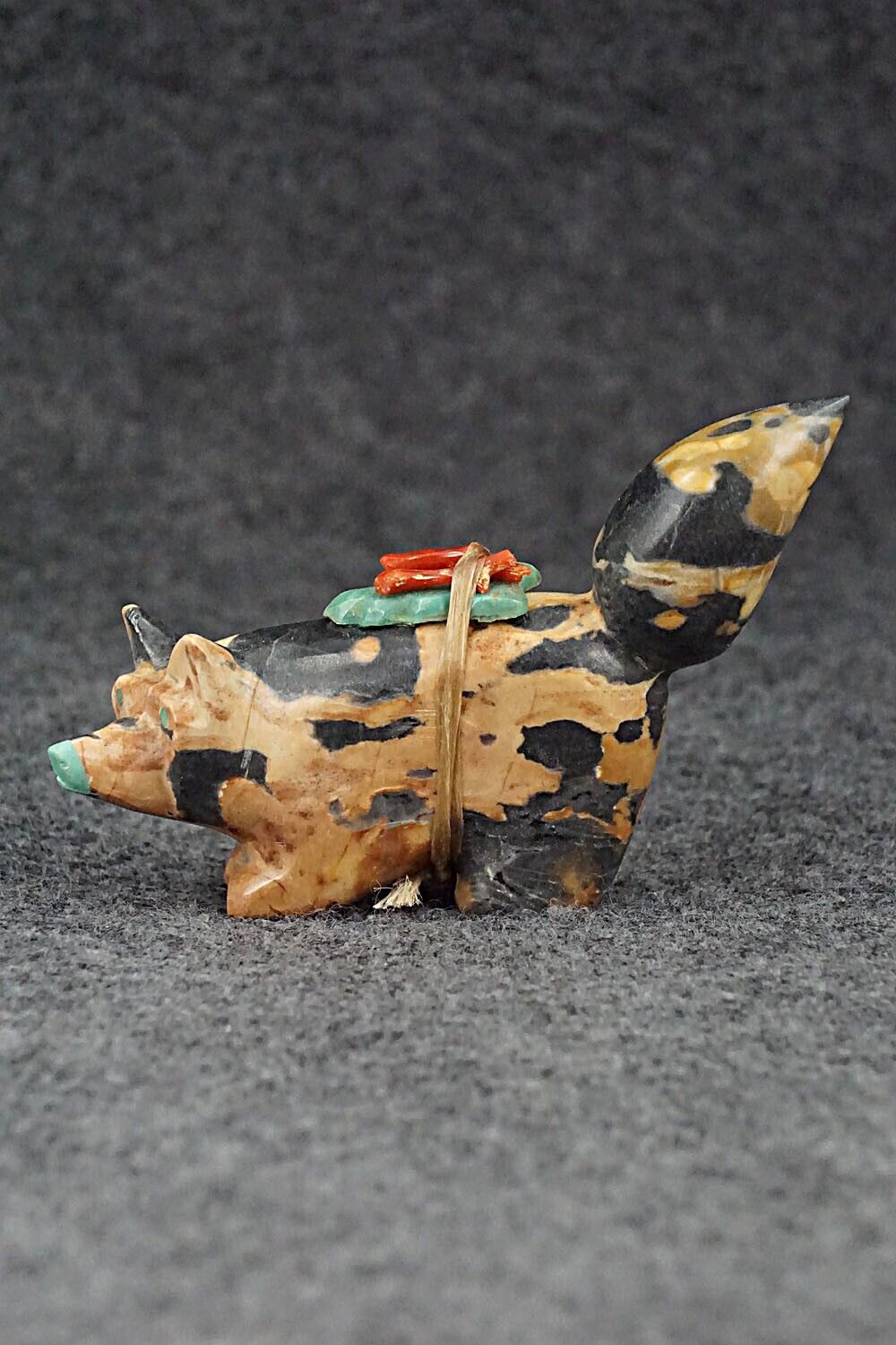Wolf Zuni Fetish Carving - Enrike Leekya