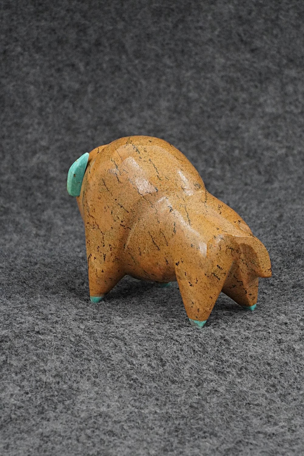 Buffalo Zuni Fetish Carving - Enrike Leekya